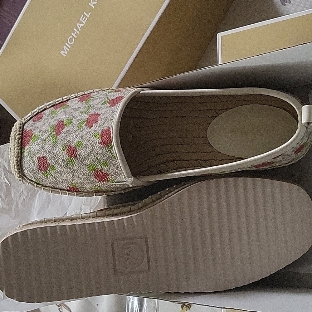 NWOT MK Ladies Espadrille, size 7, floral and Vanilla/cream color - Picture 2 of 6